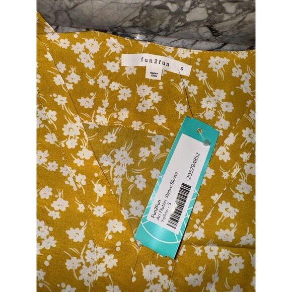 Stitch Fix Women’s Small Fun2fun Ari Flutter Sleeve Blouse Yellow NEW - Picture 2 of 2
